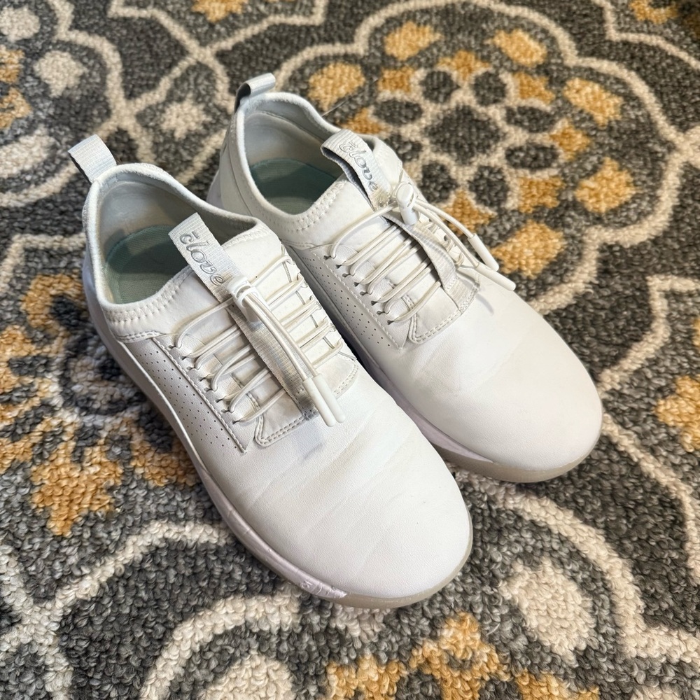 Women’s Classic Cove Sneakers